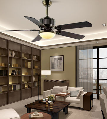 Ventilador de teto de compensado de 52 polegadas com luz Ventiladores de teto contemporâneos com luzes LED
